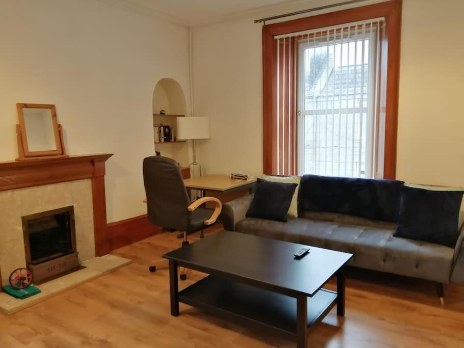 Stylish One Bed Flat With Private Parking Apartamento Aberdeen Exterior foto